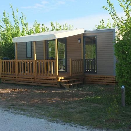 Camping Du Plan D'Eau **** Saint-Yrieix-sur-Charente Exterior photo