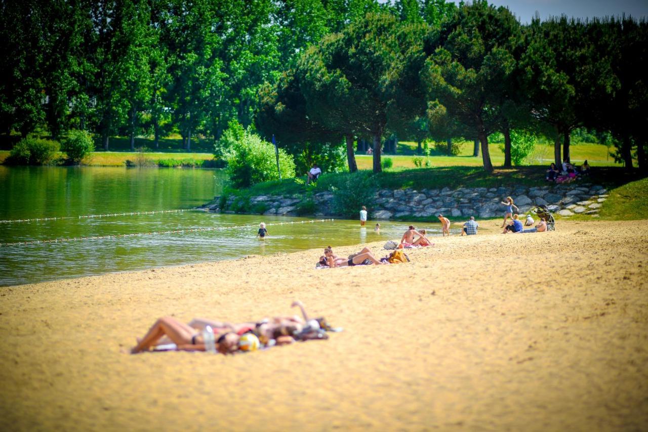 Camping Du Plan D'Eau **** Saint-Yrieix-sur-Charente Exterior photo