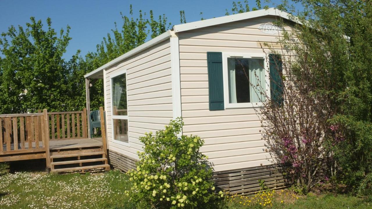 Camping Du Plan D'Eau **** Saint-Yrieix-sur-Charente Exterior photo
